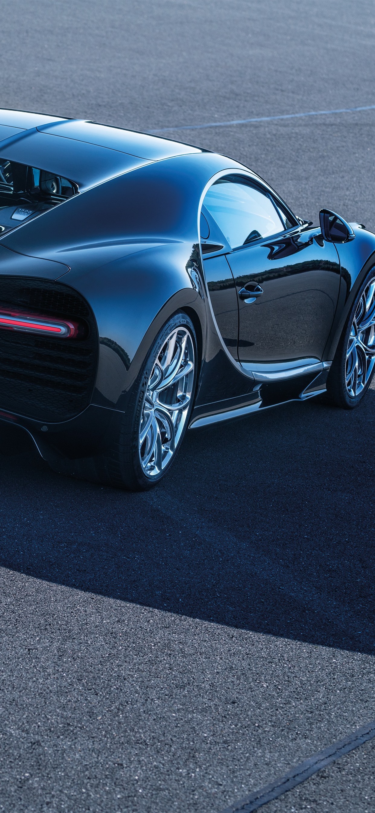 Iphone Wallpaper Bugatti Chiron Black Supercar Rear - Bugatti Chiron Topsnelheid - HD Wallpaper 