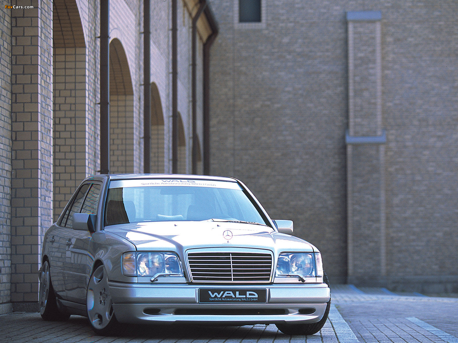 Mercedes Benz W124 1999 - HD Wallpaper 