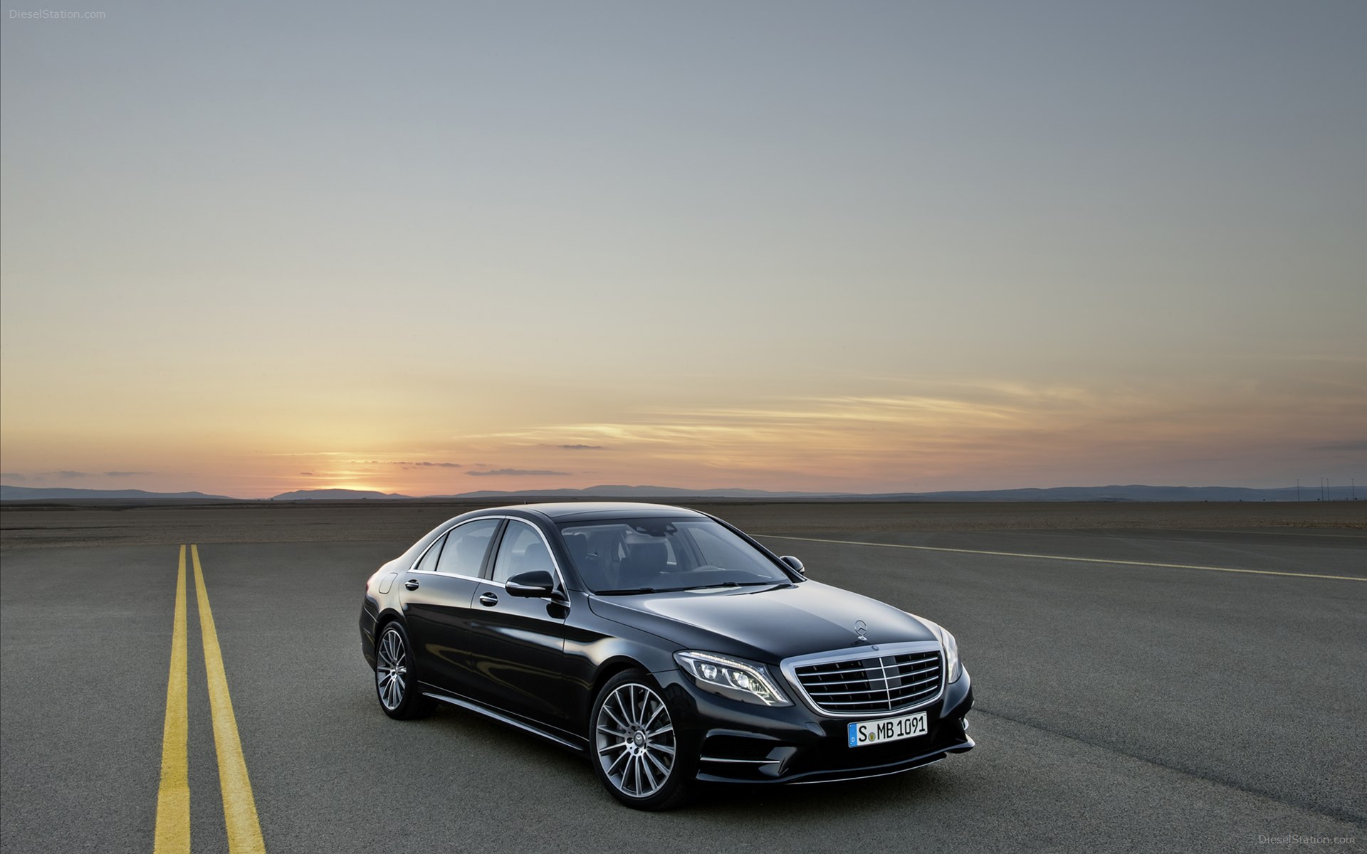 Mercedes S Class Wallpaper - Mercedes Benz S Class 222 - HD Wallpaper 