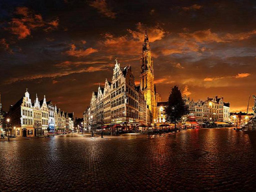 Belgium City At Night - HD Wallpaper 