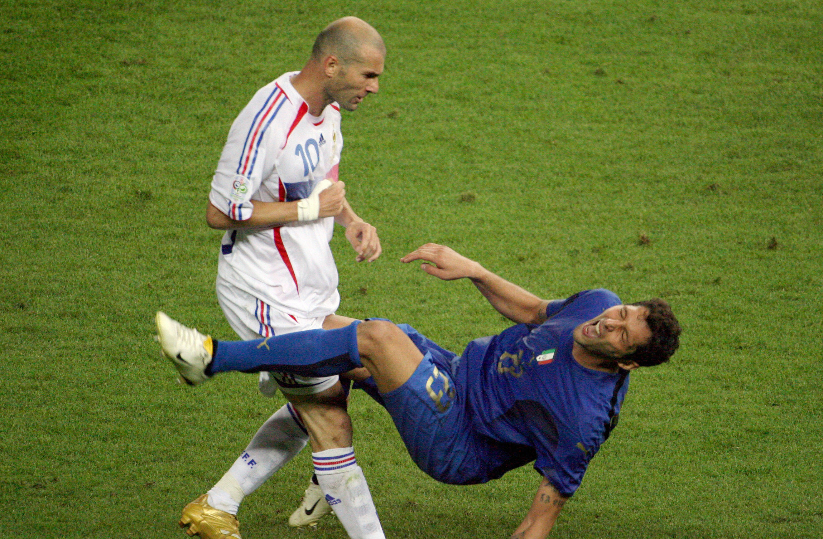 Zidane Cabezazo A Materazzi - HD Wallpaper 