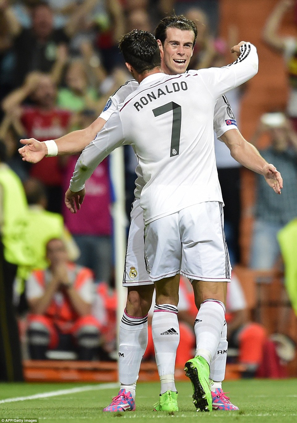 Cristiano Ronaldo And Gareth Bale Celebrate After Real - Gareth Bale Et Cristiano Ronaldo 2015 - HD Wallpaper 