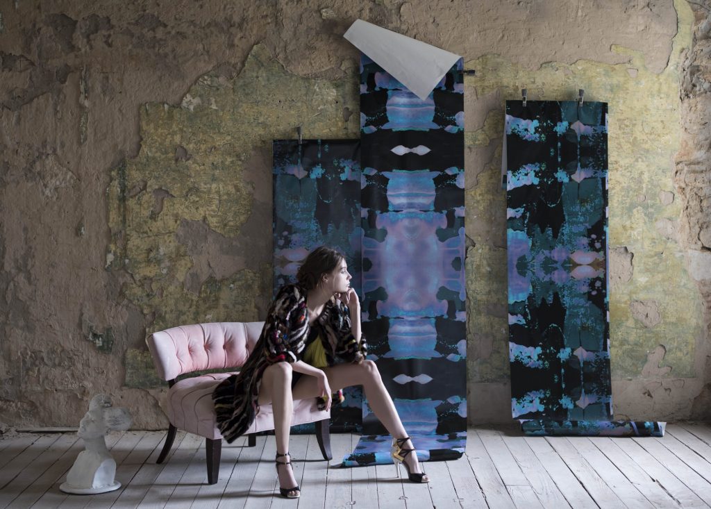 Sitting - HD Wallpaper 