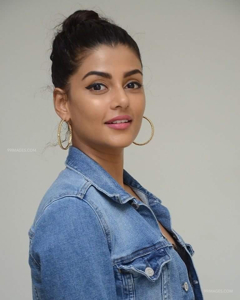 Anisha Ambrose Beautiful Hd Photos & Mobile Wallpapers - Anisha Ambrose - HD Wallpaper 