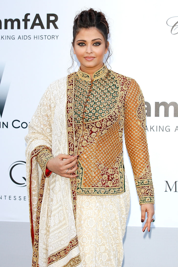 Aishwarya Rai Abu Jani Sandeep Khosla - HD Wallpaper 
