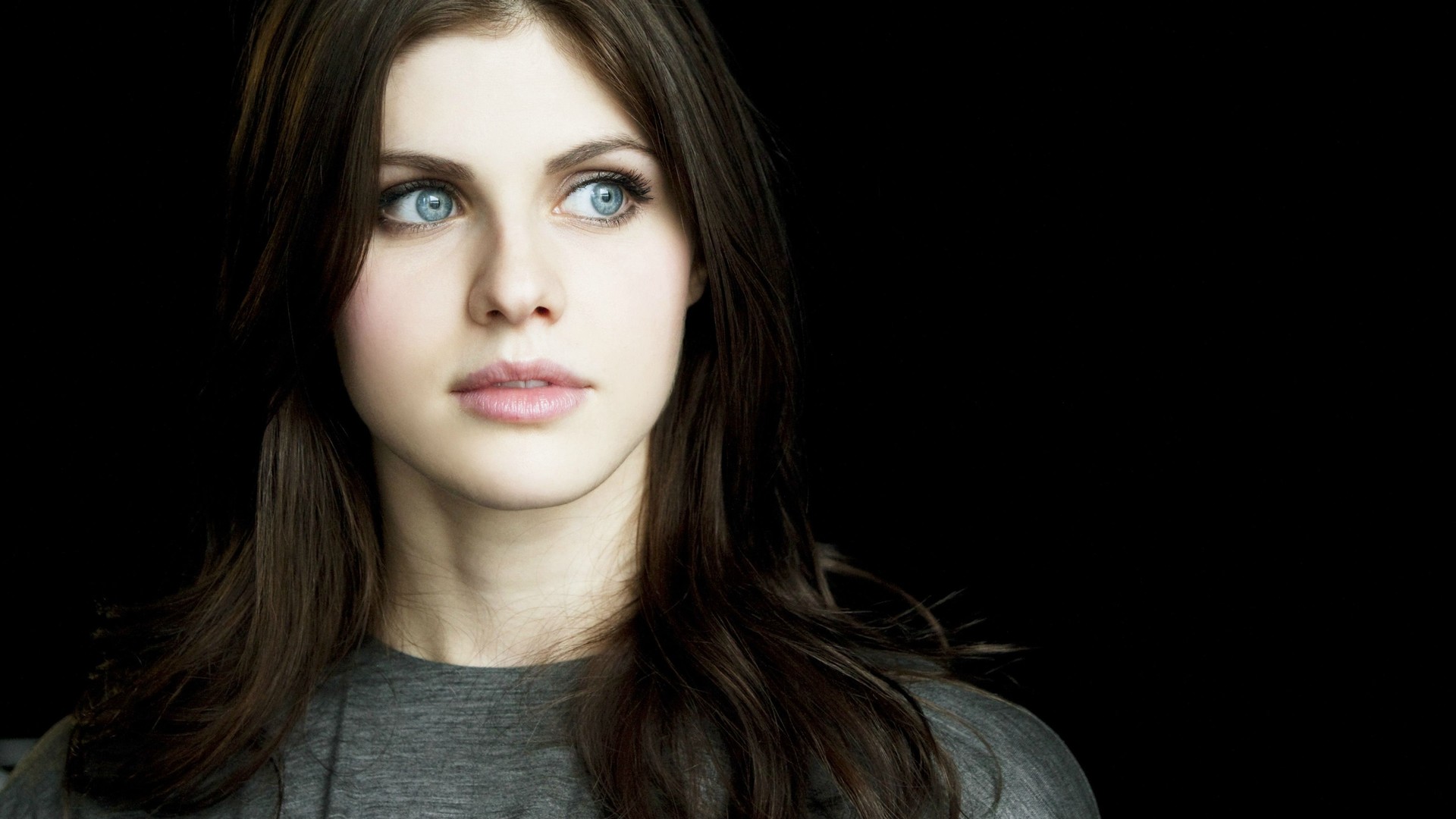 Alexandra Daddario - HD Wallpaper 
