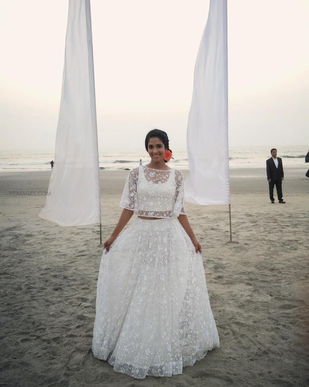 Harleen Sethi Latest Photos & Hd Wallpapers (40136) - Sea - HD Wallpaper 