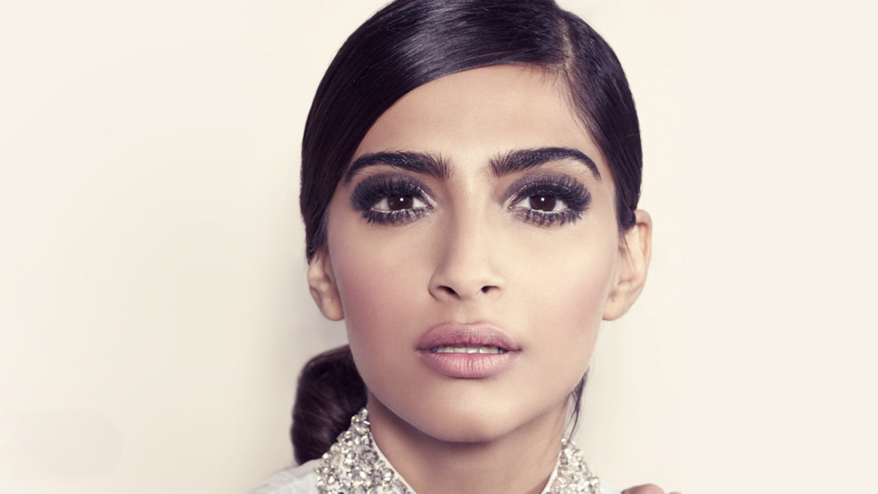 Sonam Kapoor Face Makeup - HD Wallpaper 