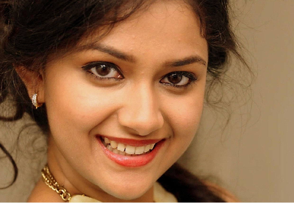 Keerthi Suresh Hd Wallpaper - Keerthi Suresh Full Hd - HD Wallpaper 