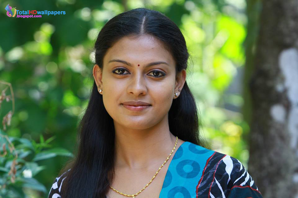 Anusree In Diamond Necklace - HD Wallpaper 