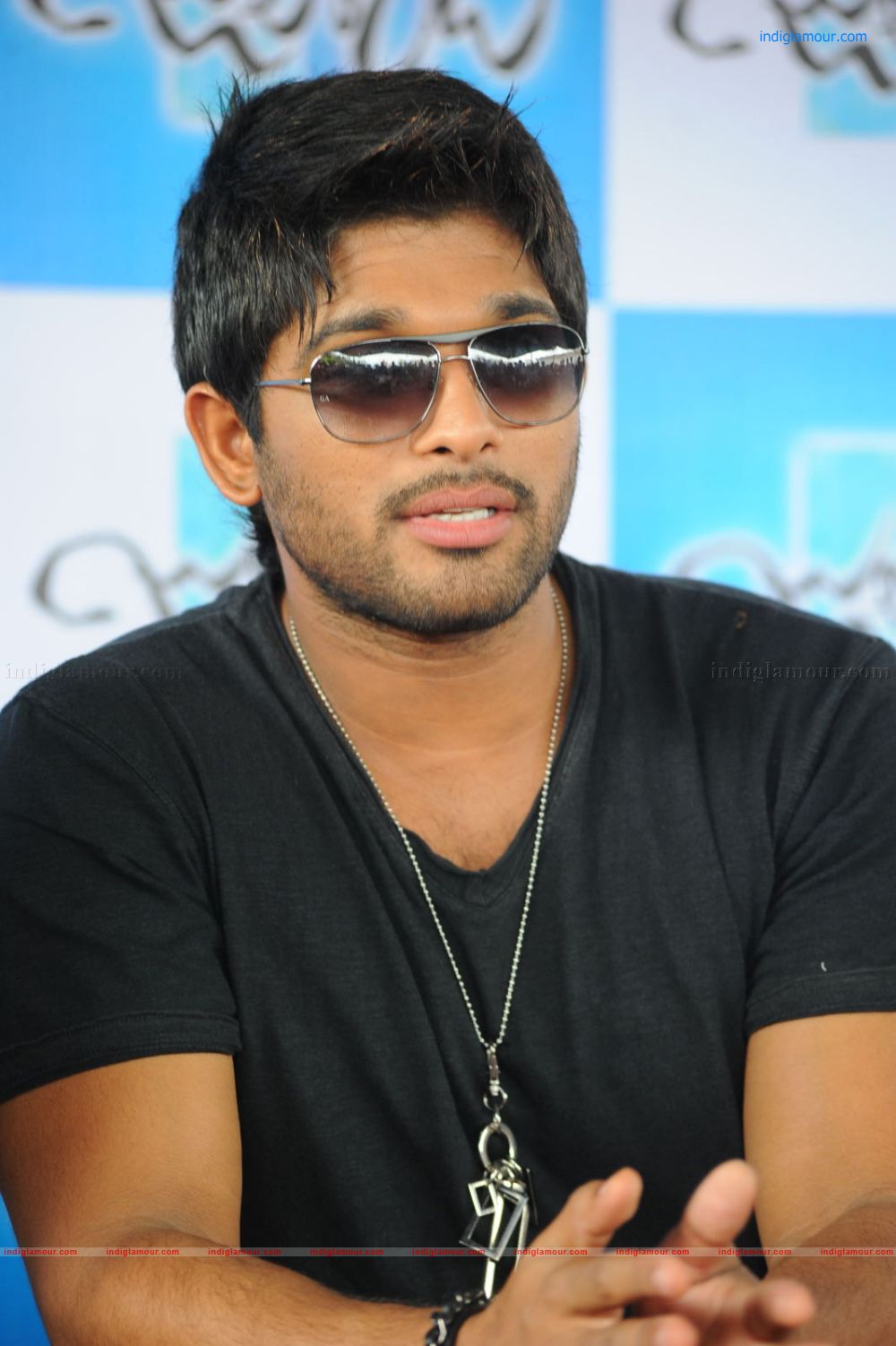 Telugu Actors Hd Wallpapers Group - Allu Arjun Julayi Hd - HD Wallpaper 