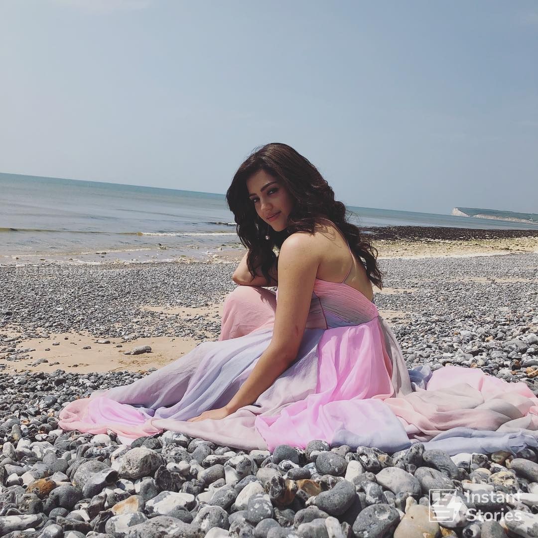 Mehreen Pirzada Latest Hot Hd Photos/wallpapers (9549) - Mehreen Pantham - HD Wallpaper 