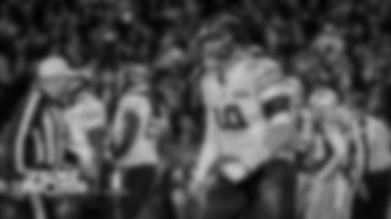 Qb Mitchell Trubisky - Monochrome - HD Wallpaper 