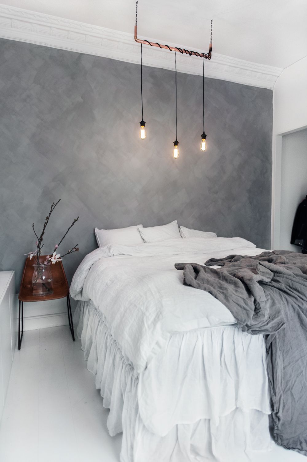 Grey Bedroom Wallpaper Feature Wall - HD Wallpaper 