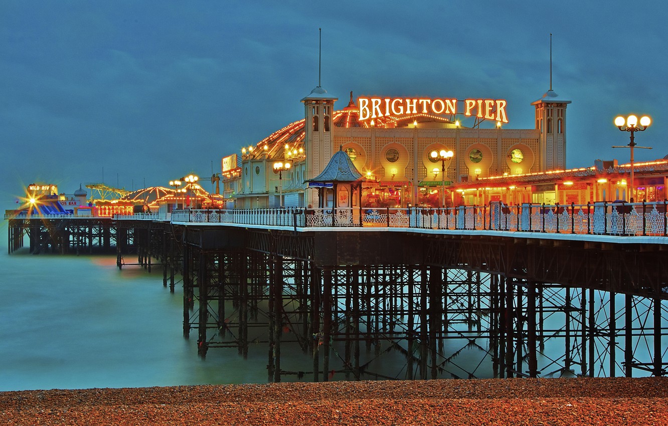 Photo Wallpaper Beach, Lights, England, The Evening, - Brighton Pier - HD Wallpaper 