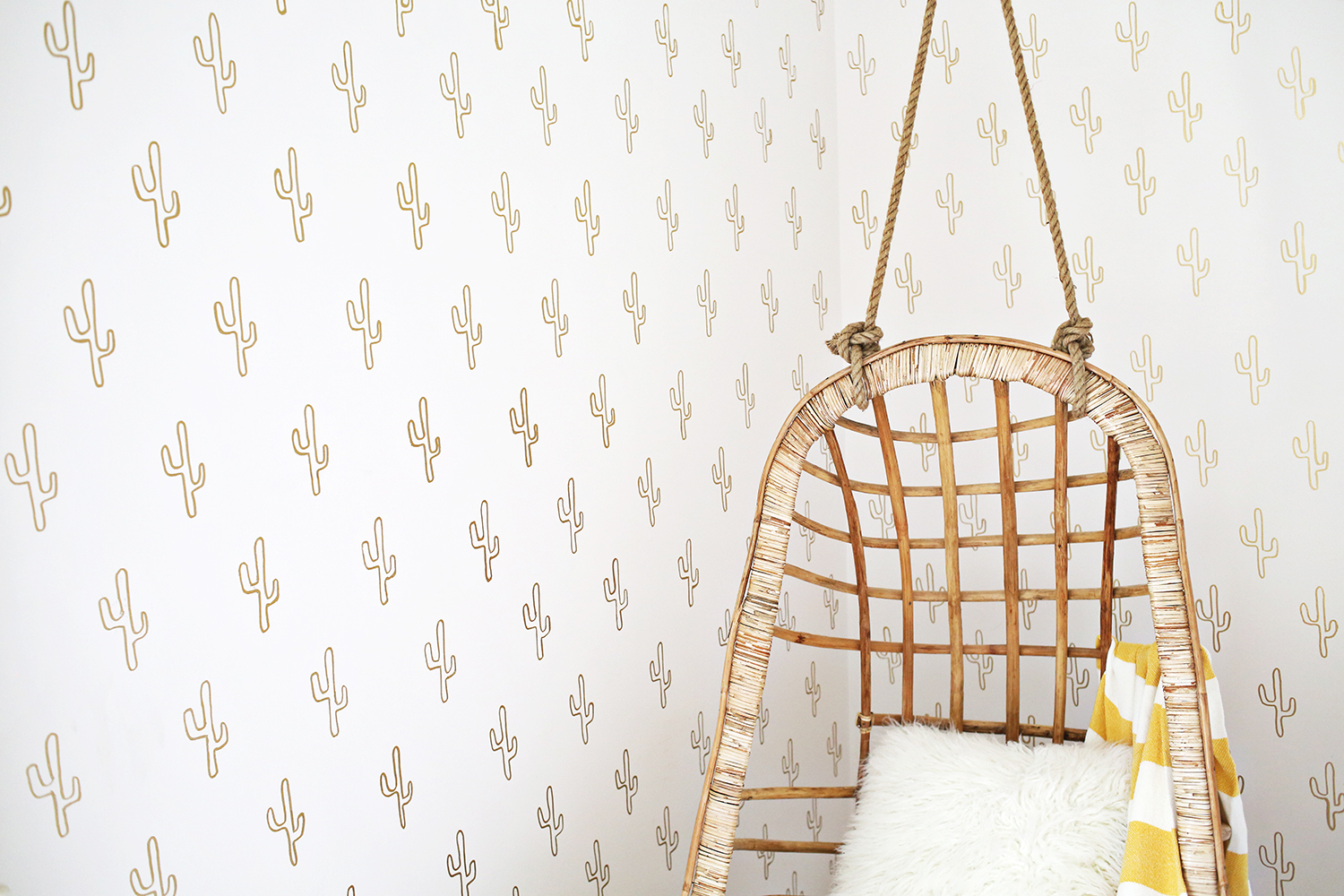 Faux Wallpaper Diys - Cactus Stencil Wall - HD Wallpaper 