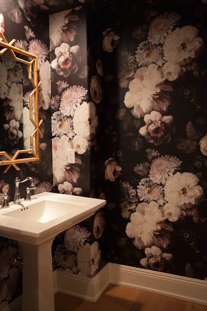 Black Floral Wallpaper Bathroom - HD Wallpaper 