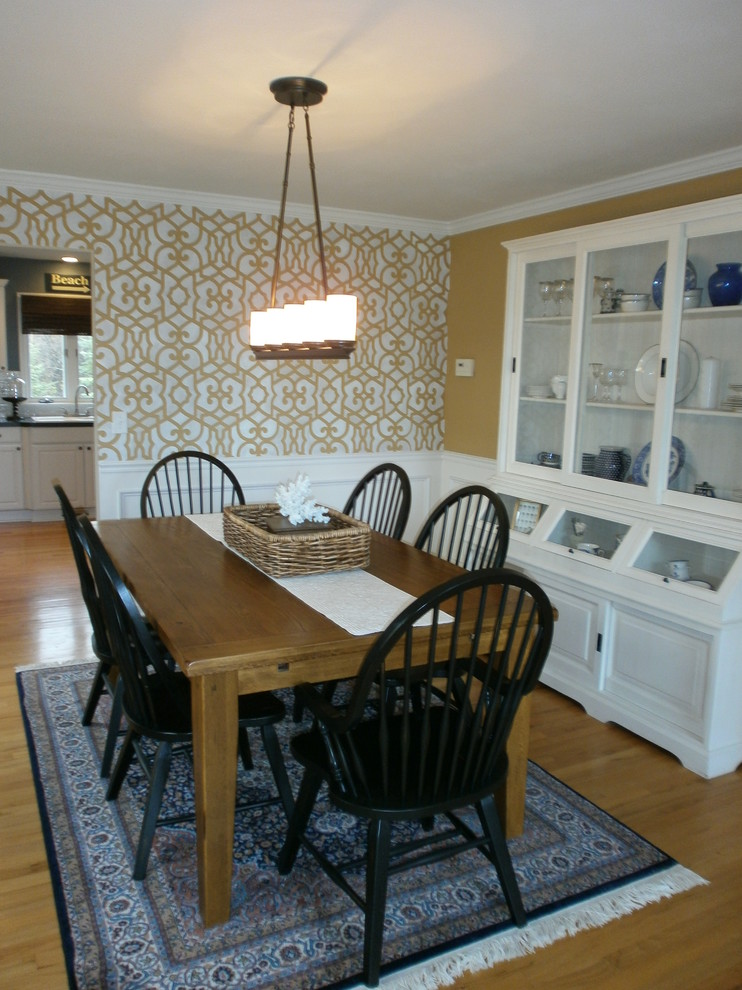 Beautiful Broyhill In Dining Room Traditional With - Dining Room With Linear Chandelier - HD Wallpaper 