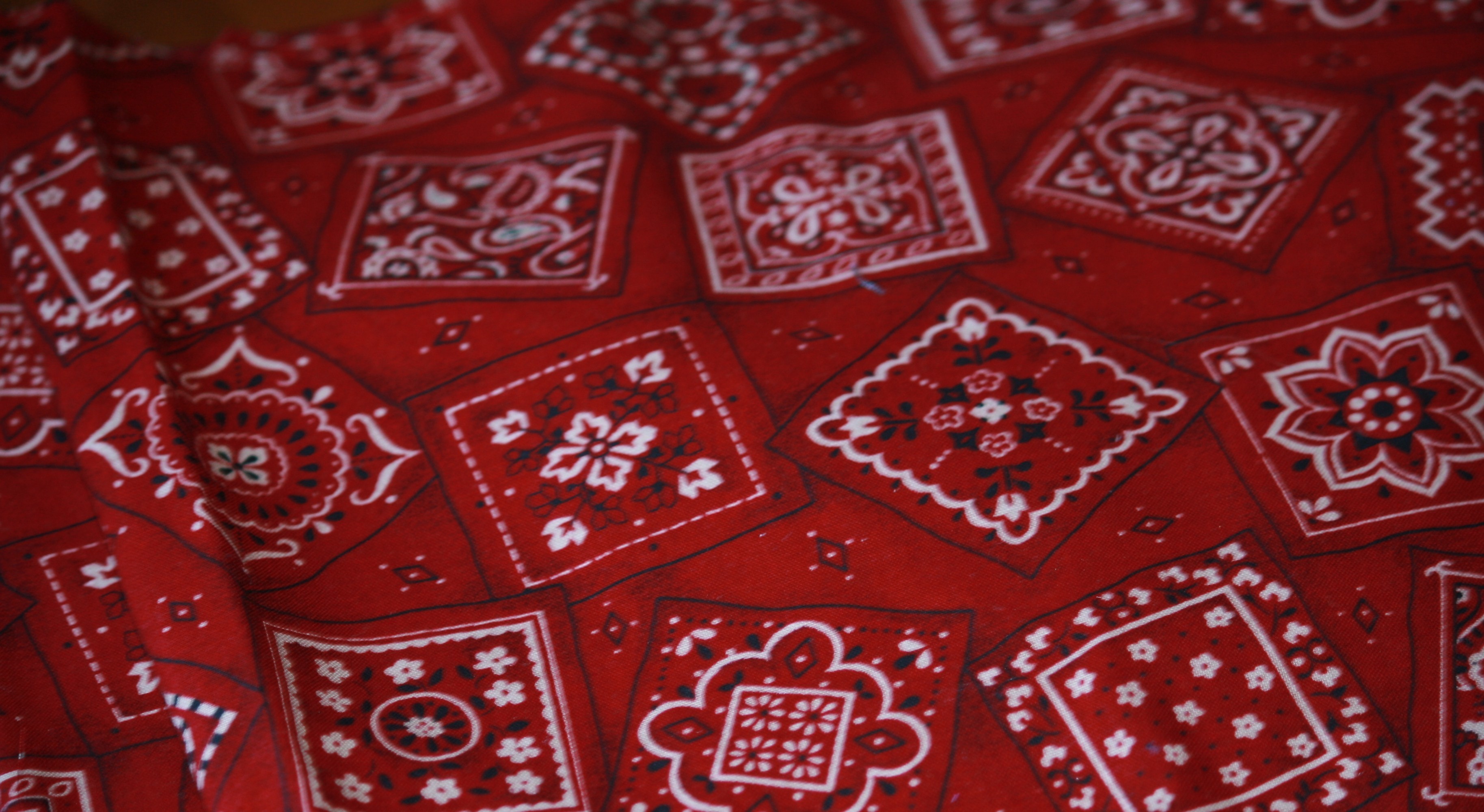 Red Bandana With Cream - HD Wallpaper 
