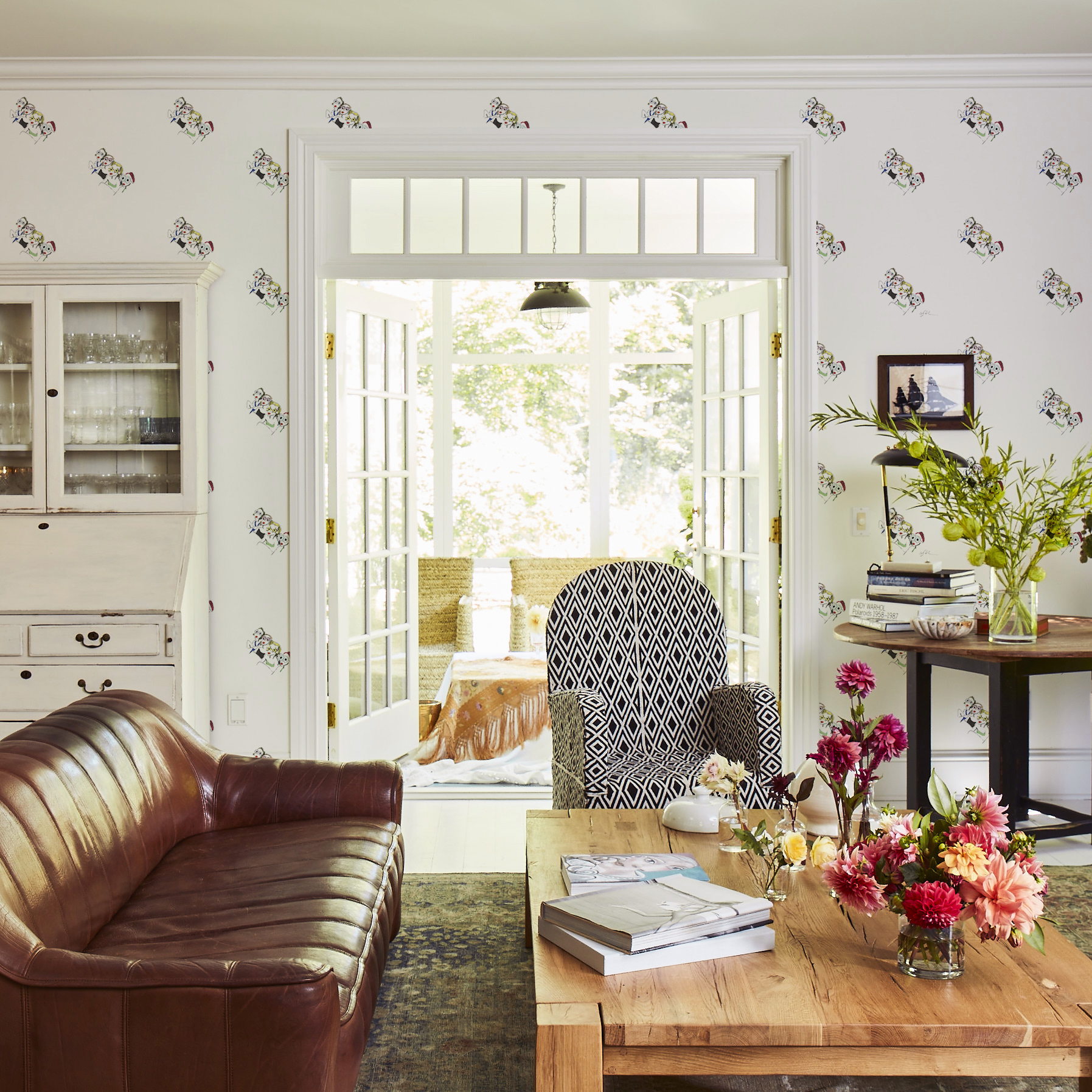 Sunnies - Living Room - HD Wallpaper 