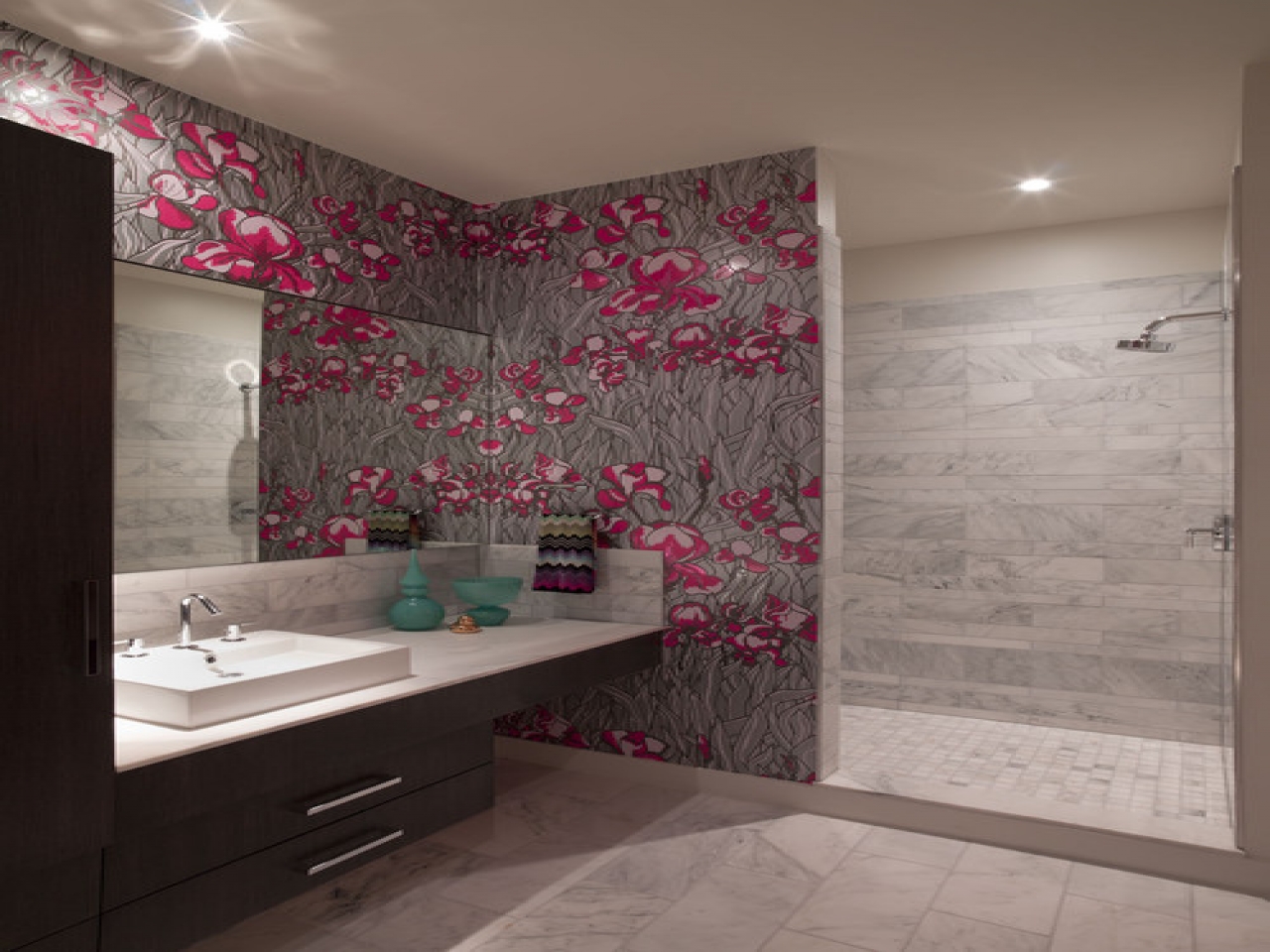 Girly Fashionable Bathroom Wallpaper Modern Ideas - Latest Bathroom Tiles - HD Wallpaper 