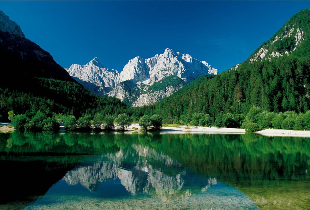Lake Jasna Kranjska Gora - HD Wallpaper 