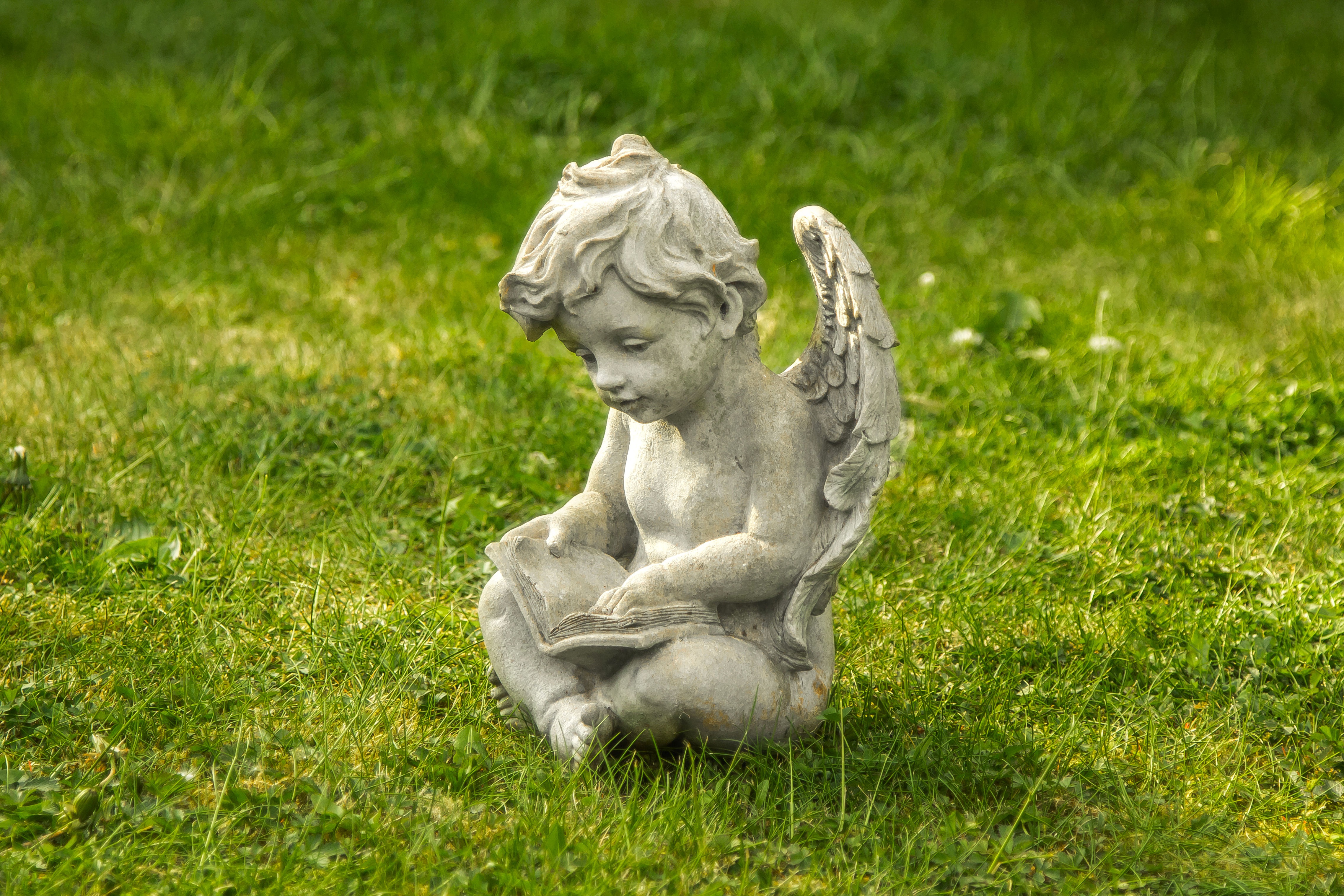 Angel Boy Statue - HD Wallpaper 