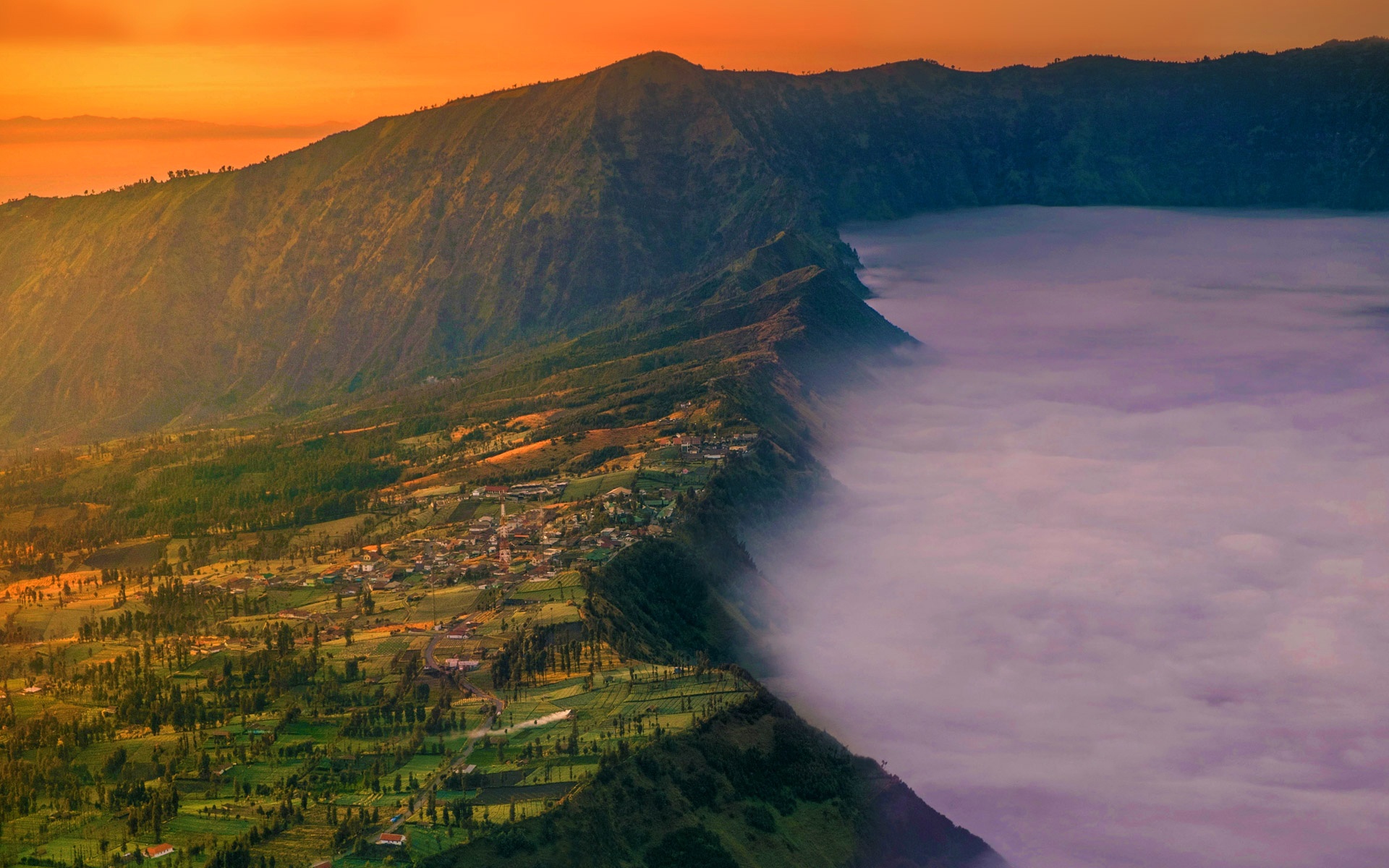 Wallpaper Indonesia, Java Island, Village, Fog, Morning - Cemoro Lawang Village Indonesia - HD Wallpaper 