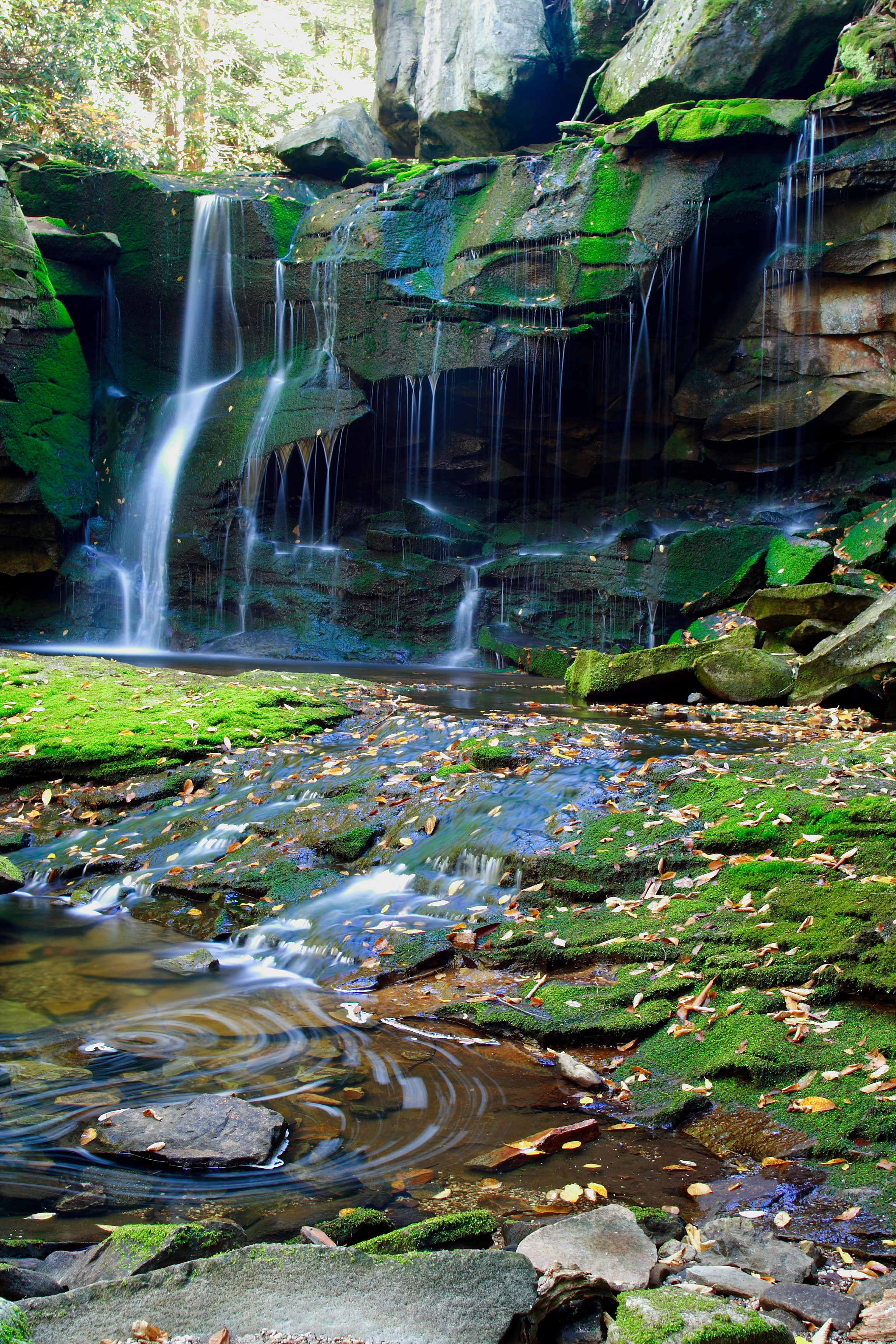 Elakala Waterfalls Vertical Long Exposure Black Waterfalls - Long Images Of Nature - HD Wallpaper 