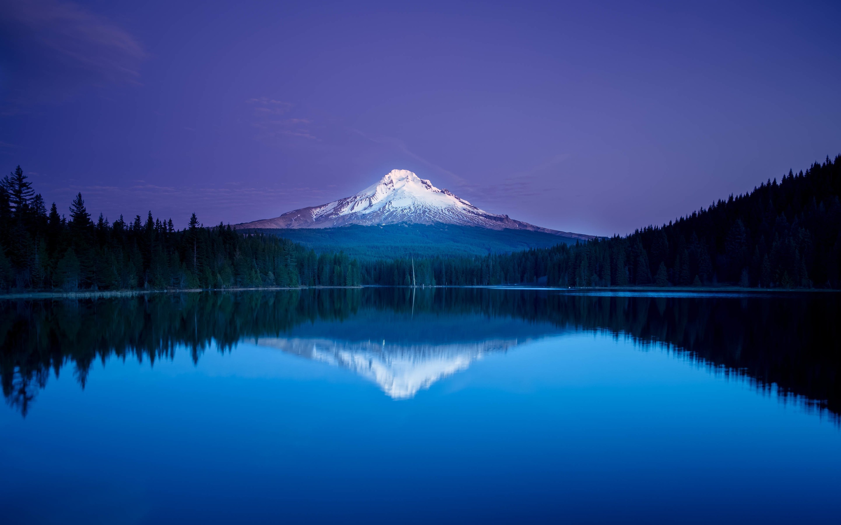 Mountain On A Lake - HD Wallpaper 