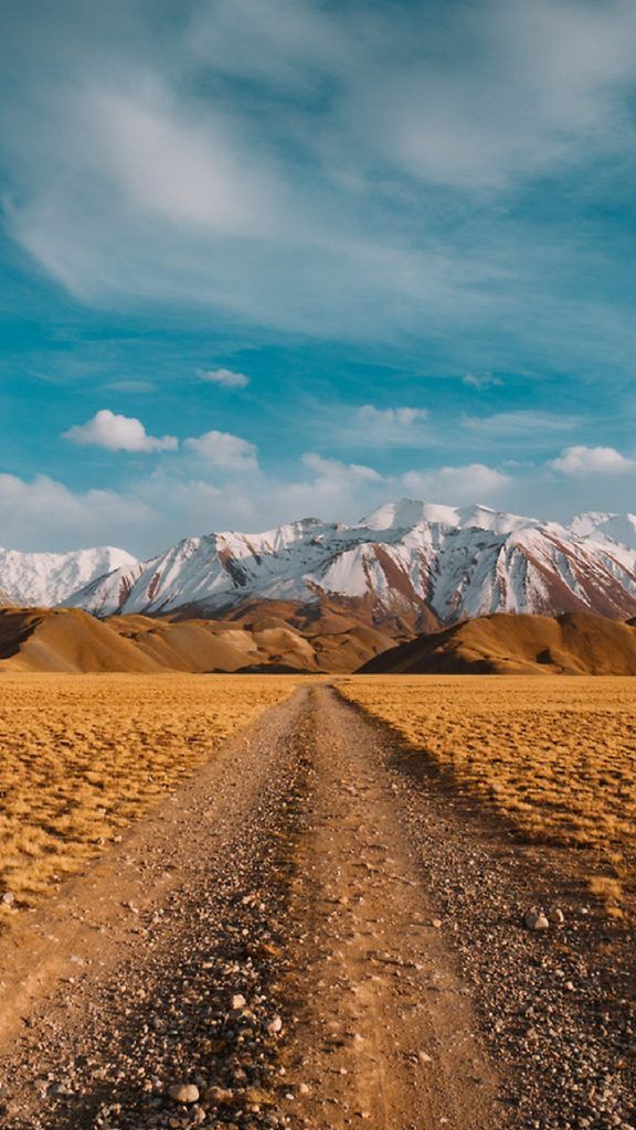 Mountains In Desert Landscapes - HD Wallpaper 