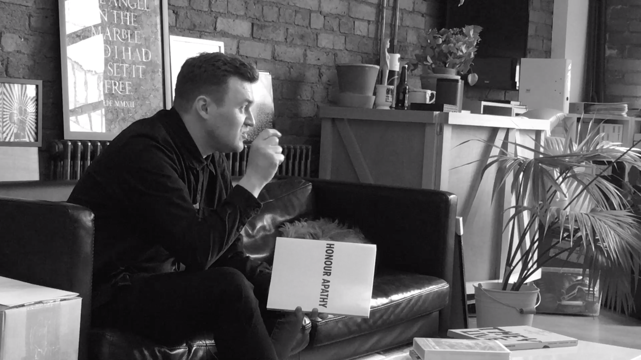 Sitting - HD Wallpaper 