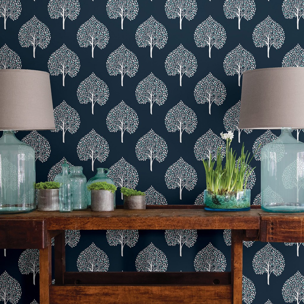 A Wooden Table Displaying Two Glass Table Lights And - Fine Decor Mirabelle Wallpaper Trees - HD Wallpaper 