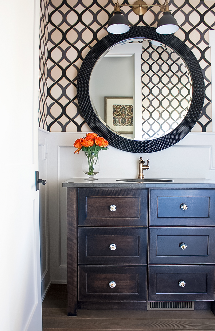 Decorating With Wallpaper In The Bathroom - Interior Design - HD Wallpaper 