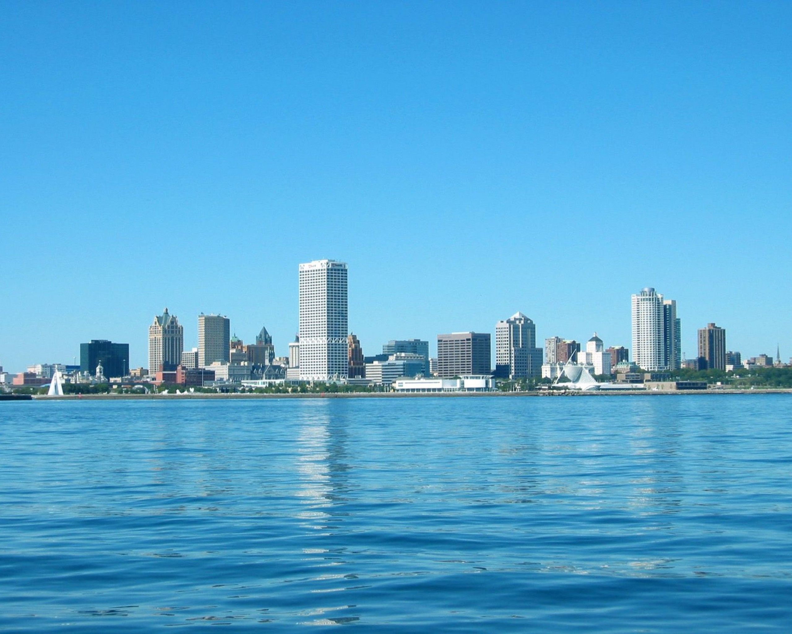 Milwaukee Skyline From Lake Michigan - HD Wallpaper 