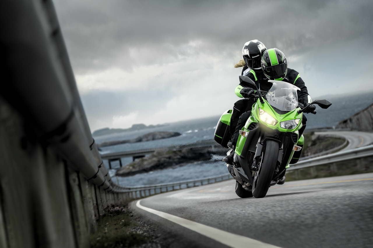 Kawasaki Ninja 1000 Background 
 Data-src /full/163498 - Kawasaki Z1000sx 2016 - HD Wallpaper 