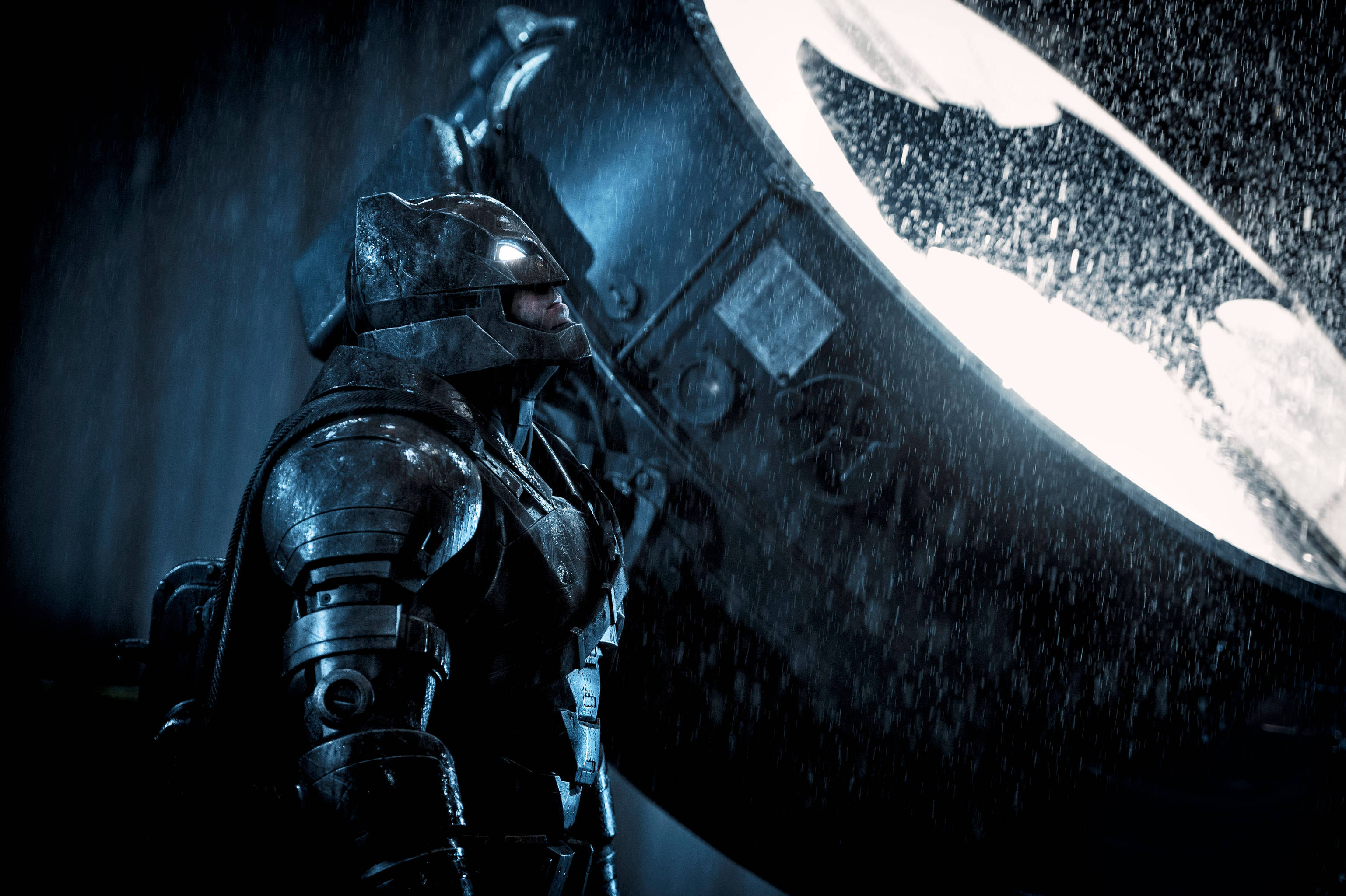 Batman With Bat Signal - HD Wallpaper 