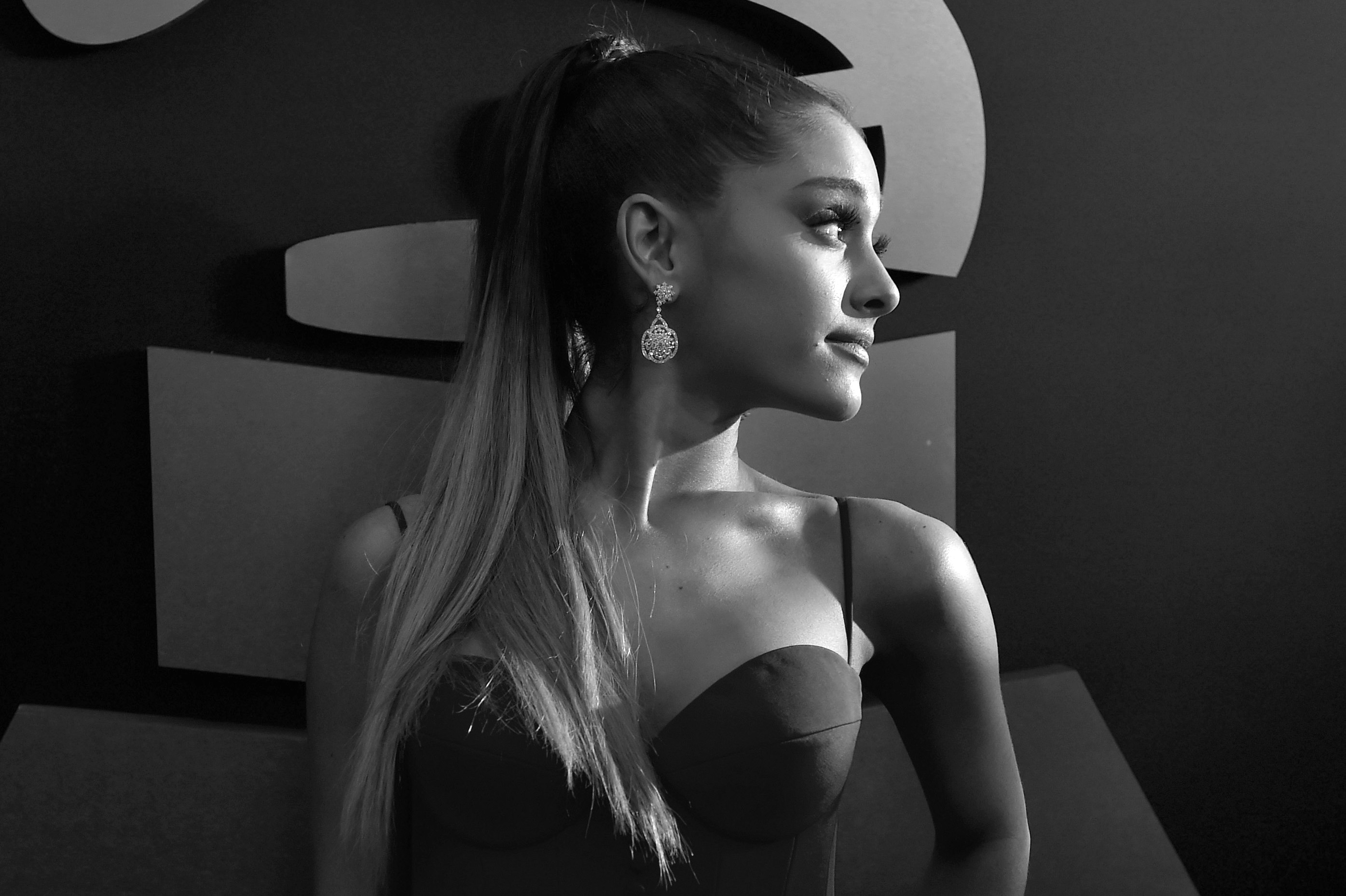 Ariana Grande 4k Widescreen Desktop Wallpaper - Ariana Grande - HD Wallpaper 