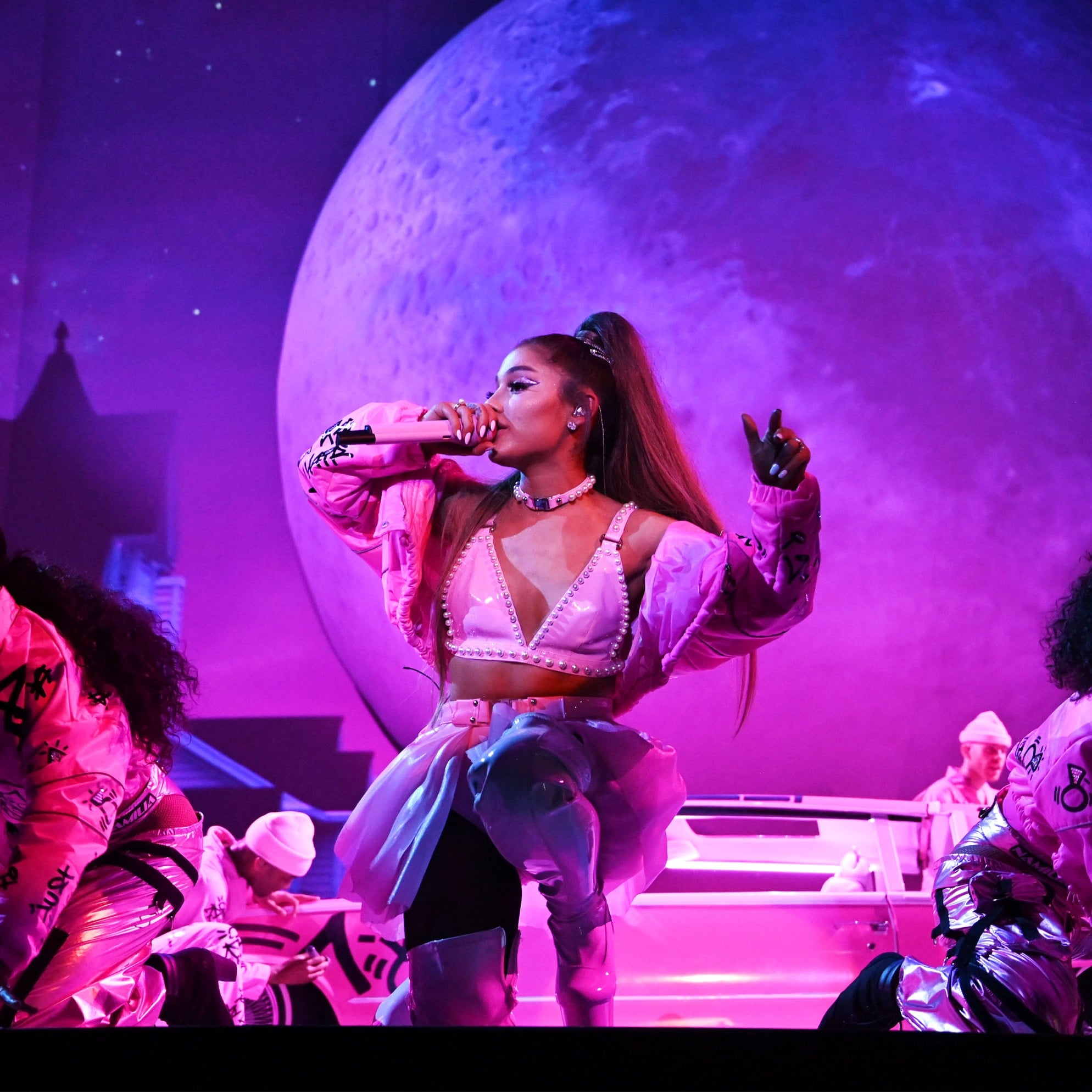 Ariana Grande Concert 2019 - HD Wallpaper 