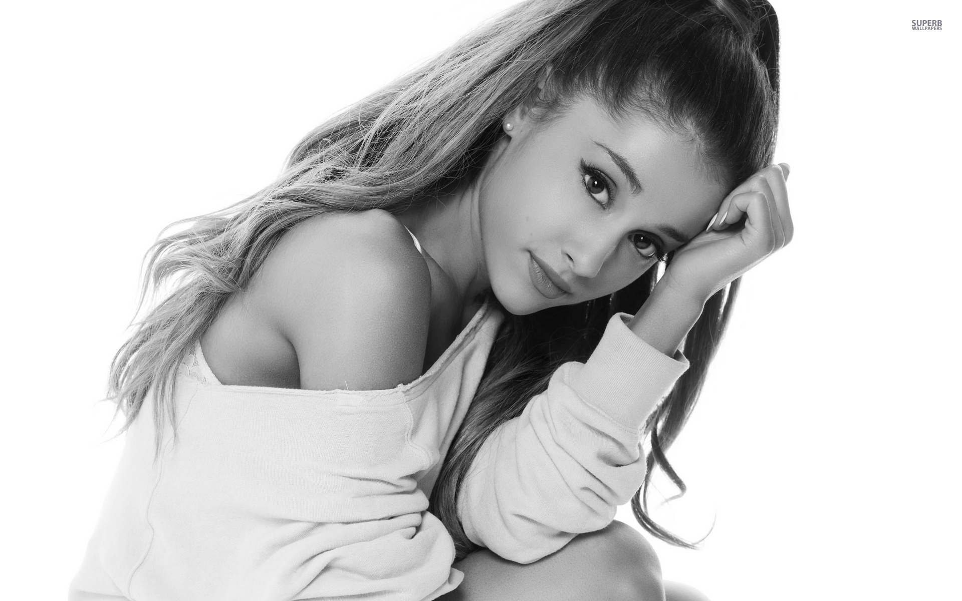 Ariana Grande Wallpaper - Top Female Singers 2019 - HD Wallpaper 