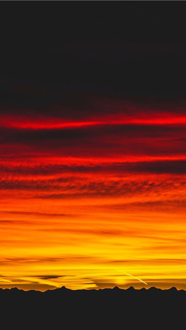 Calgary Canada Iphone Wallpaper - Red Yellow And Black - HD Wallpaper 