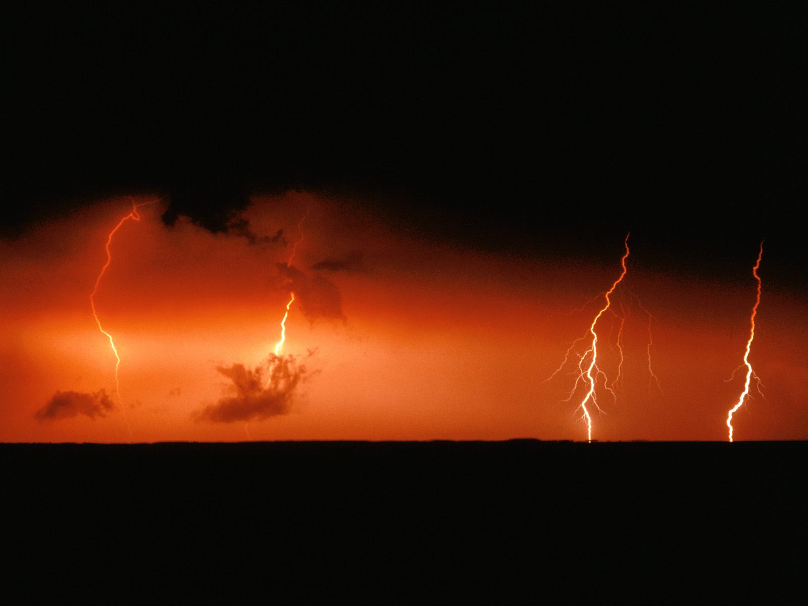 Lightning Bolts Over Chesapeake Bay Maryland - Real Red Lightning Bolts - HD Wallpaper 