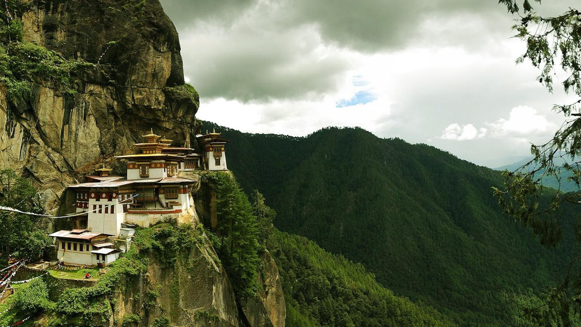 Temple Hills World Travel Hd Wallpaper - Paro Taktsang - HD Wallpaper 
