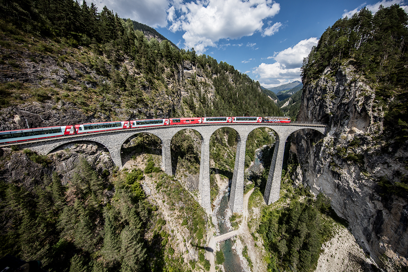 Visual - Most Scenic Train Journeys - HD Wallpaper 