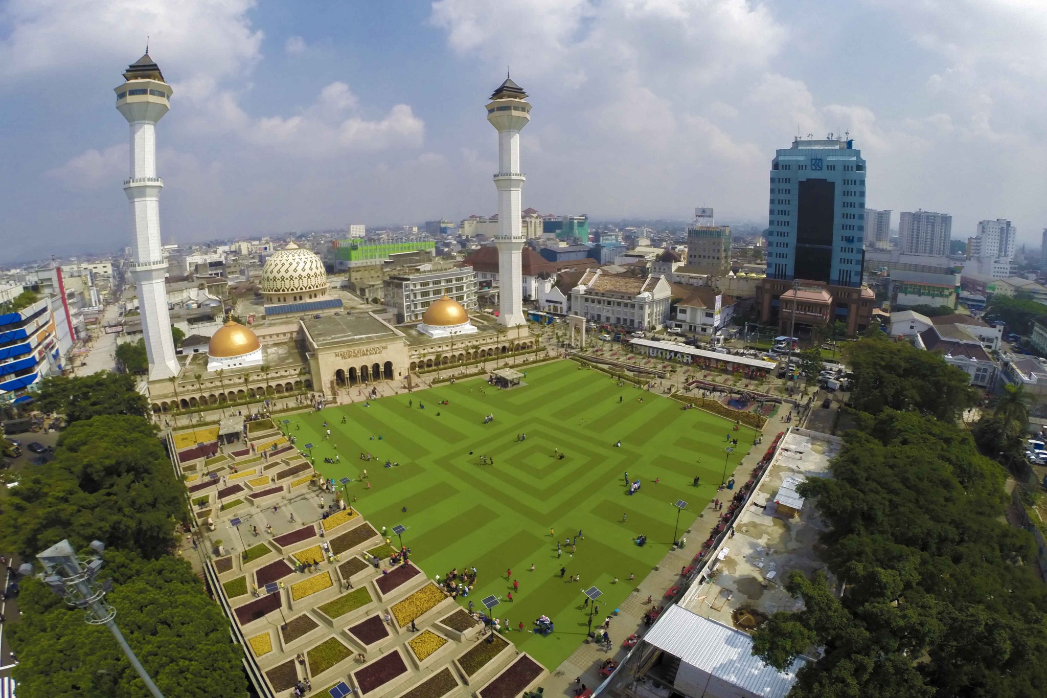 Grand Mosque Of Bandung Indonesia - HD Wallpaper 
