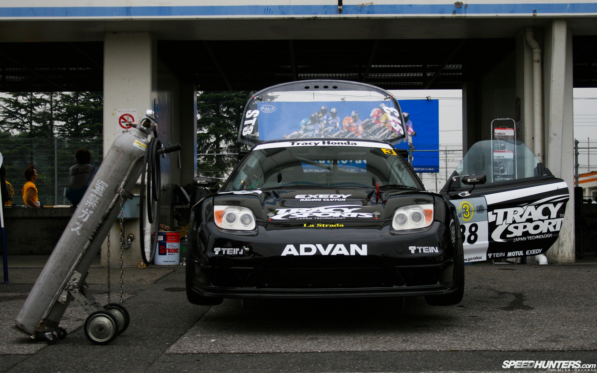 Performance Car - HD Wallpaper 