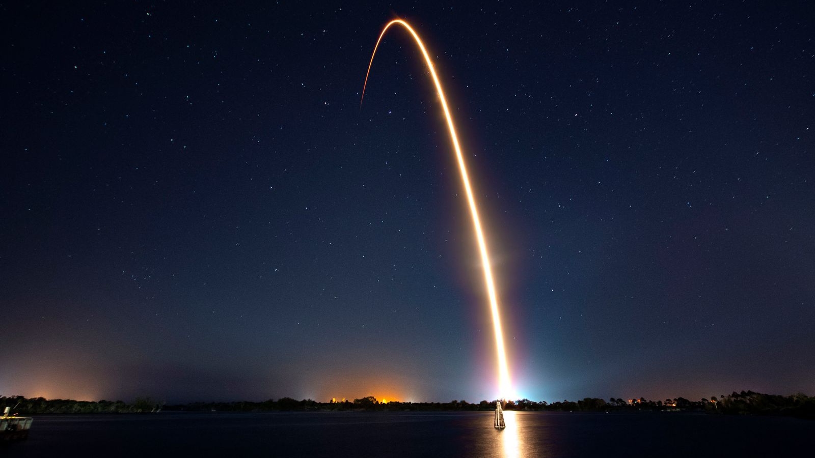 Elon Musk Satellite Launch - HD Wallpaper 