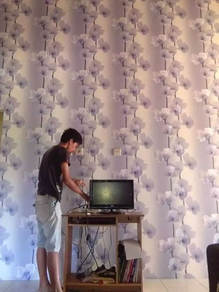 Jasa Tukang Pemasangan Wallpaper Dinding Dan Wallsticker - Wall - HD Wallpaper 