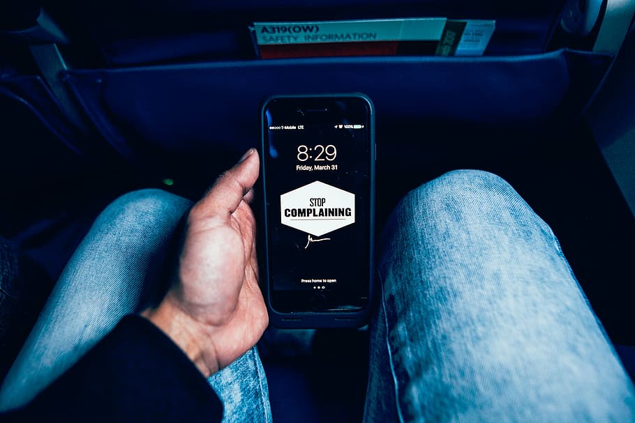 Iphone On Hand - HD Wallpaper 