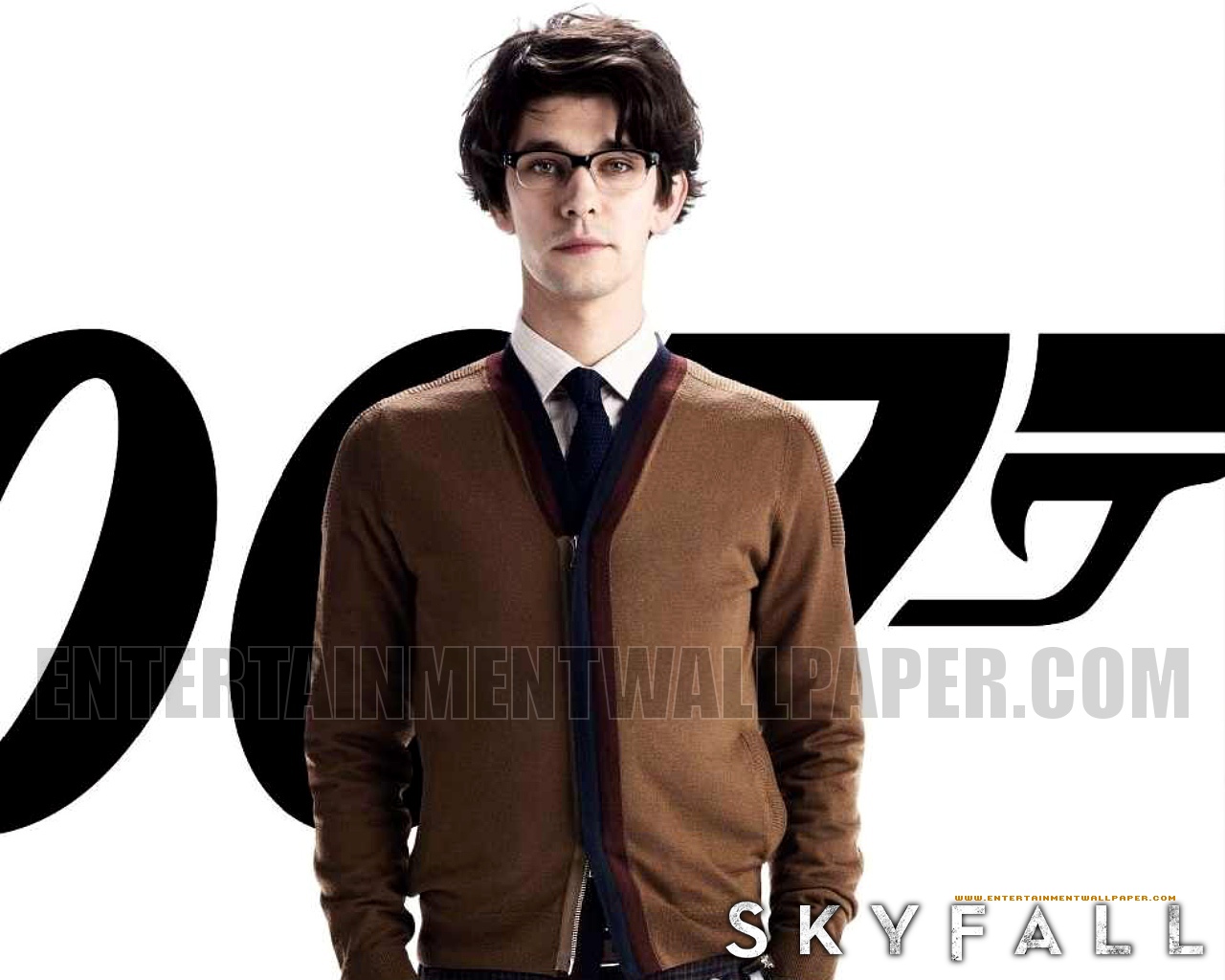 Ben Whishaw Q - HD Wallpaper 